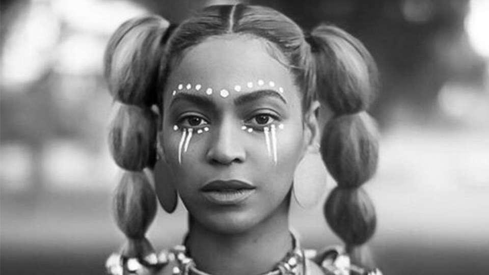 lemonade-2016-002-beyonce-with-face-paint-black-and-white